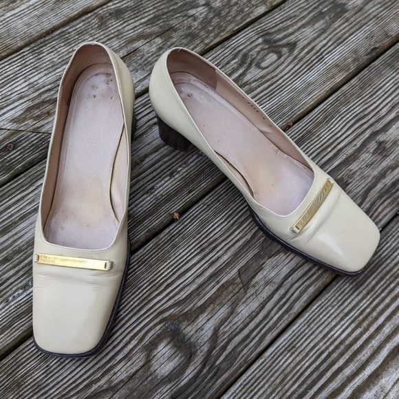 Vintage 80's Gucci Block Heel Square Toe Heels with Gold Etched Buckle - Picture 1 of 8